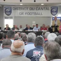 Licenciés et dirigeants réunis pour l'assemblée générale du district.