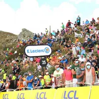 C’est à la force des mollets, à pied ou en vélo, que les spectateurs ont rejoint depuis Néronne, Dienne ou Mandailles la ligne d’arrivée.
