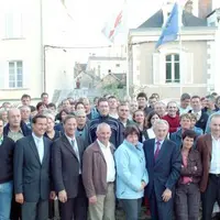 Les agriculteurs avec des élus de la Mayenne dont le député Yannick Favennec et le président du Conseil général, Jean Arthuis.