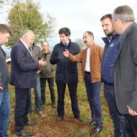 Fin octobre, le ministre de l’Agriculture avait déjà pu mesurer à Saint-Chamant les ravages des rats.