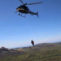 Basé à Égletons, le détachement aérien de la gendarmerie, peut intervenir en moins de 20 minutes sur les massifs du Cantal et du Mont-Dore.