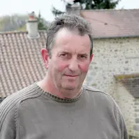 M. Lacassagne, président du syndicat des producteurs de Châtaigneraie livrant à Dischamp.