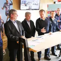 Philippe Propage, Bruno Faure, André Giraud, Philippe Fabre, Philippe Barrière, Olivier Gui et Carole Montillet.