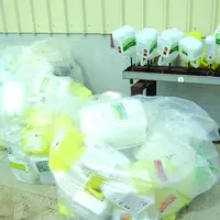 Un dispositif d'égouttoir pour les bidons vides suite au rinçage et des sacs d'emballages vides de produits phytosanitaires.