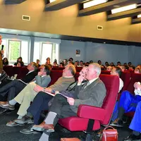 Une vive discussion a eu lieu entre Jean Auclair, député de la Creuse et le président des JA du Limousin, Philippe Pommier au sujet du tarif de rachat