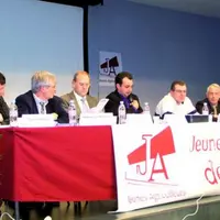 A la tribune : (de gauche à droite) Alain Parbaile (secrétaire général JA 23), Joseph Guilbaud (Directeur de la DDAF), Daniel Ferey (Préfet), Olivier