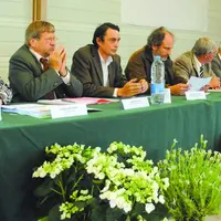 André Mavigner (1er à droite), maire de Bénévent-l’Abbaye a accueilli les membres de l’assemblée.