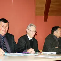 De gauche à droite : Jean-Luc Desnoyer, président de Covido-Bovicoop, Pierre Rigoulet et Philippe Dumas, président de Sicarev.