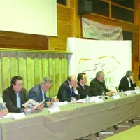 Entourant le président Jean-Pierre Gizardin à la tribune, le vice-président Jean-Philippe Viollet, président de la Chambre d'agriculture de la Creuse,