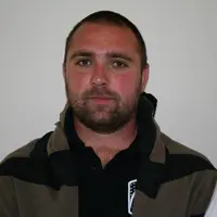 Raphaël Fabre est installé en Gaec avec sa compagne et ses beaux-parents à Thiers, en production laitière bovine et caprine.