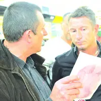 Les éleveurs ont rencontré le directeur du magasin.