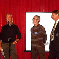 De gauche à droite Jean-Claude Saule, FRSEA Limousin, Roth, parrain de l'action, Gérard Vandenbroucke, président du Salon de la caricature du dessin d