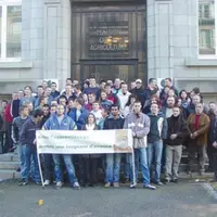 " Avec l'apprentissage, prenez une longueur d'avance ", halte photo devant la Chambre d'Agriculture, des apprentis du secteur agricole.