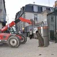 Les manifestants ont déposé symboliquement un arrosoir devant la préfecture puis au conseil général.