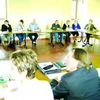 Assistaient à cette réunion : René Rouland, conseiller général, Marie-Claude Matthieu, présidente de la communauté de communes du Haut-Pays Marchois,