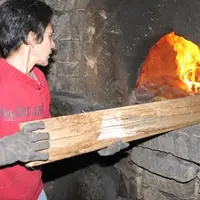 Il faut environ une heure trente pour obtenir un four à bonne température, soit entre 430 et 450 °C.