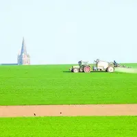 Entre 2006 et 2009, les usages agricoles des sols auraient perdu 1 % au profit de l'industrie, des services, de l'habitat, des transports et des loisi