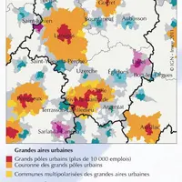 Les aires urbaines du Limousin sont clairement positionnées à l’Ouest et près des grands axes routiers.