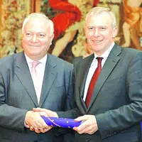 Yves Leterme (à droite), premier ministre belge, a pris la succession des Espagnols à la présidence du Conseil de l’UE.