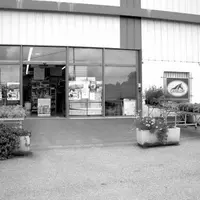 Un des magasins.