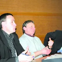 Henri Brichart, au centre, a rencontré les producteurs de lait du Sud de la Loire, la semaine dernière, à Clermont-Ferrand.