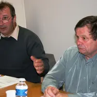 Guy Camboulives (à gauche) est éleveur dans l’Aveyron. À ses côtés Michel Chouvier, président du Comité régional de l’élevage.