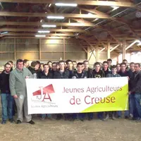 Les participants à la journée réunis avec les adhérents à Jeunes agriculteurs de Creuse et notamment Christophe Alabergère, président des Jeunes agric