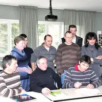 Les associés de la SARL lors de la signature au lycée d’Ahun.