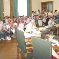 De nombreux membres de l’association de défense des services publics étaient présents afin de manifester leur opposition à la décision de fermer le se