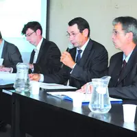 Jean-Pierre Boulesteix, président de Coop de France, entouré de Pierre Rigondaud de la Draaf, de François Pierson, directeur de Coop de France à sa dr