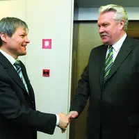 Dacian Ciolos, commissaire en charge de l’agriculture (ici avec Janis Duklavs, ministre letton de l’agriculture), aura fort à faire pour trouver une p