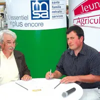 Daniel Gaillat, président de la MSA du Limousin et Philippe Pommier président des JA ont signé une charte de partenariat, à l’occasion du salon Tech O