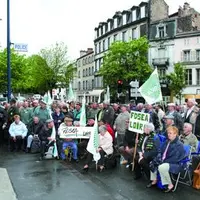 Près de 800 anciens exploitants ont manifesté, lundi dernier, 
à Clermont-Ferrand.