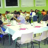 Pour clôturer de façon conviviale cette réunion, un vin d'honneur et un repas ont réuni les adhérents, les salariés et l'ensemble des participants.