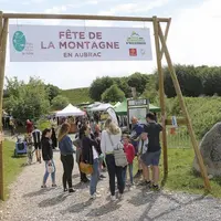Dimanche 7 juin, la station de ski du col de Bonnecombe a accueilli de nombreux visiteurs pour la quatrième édition de la fête de la montagne en Aubra
