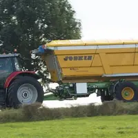 Attention à respecter les vitesses de circulation pour lesquelles les remorques et les tracteurs ont été homologués.