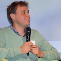Le vigneron Samuel Masse montre l’exemple sur son exploitation.