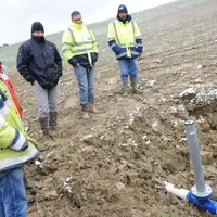 Le système d'irrigation en cours de fabrication.