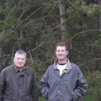 Sébastien Rocher, exploitant de l’EARL du Couffinet et à sa droite Frédéric Jauvert, conseiller forêt à la chambre d’agriculture de Lozère.