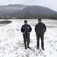 Installé depuis 2007 en Gaec, cet éleveur de vaches laitières traverse depuis deux ans de multiples difficultés. Les terres de Chapieu se révèlent, da