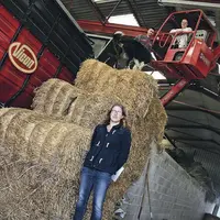 Caroline Léger de la chambre d’agriculture du Cantal accompagne Jacqueline et Gilles Lacoste de L’EARL du Cros dans leurs projets.