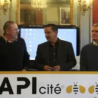 Henri Couderc, président du parc national des Cévennes, Laurent Suau, maire de Mende et Henri Clément, président du syndicat des apiculteurs lozériens
