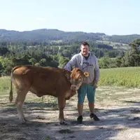 Florian Tichit élève des Limousines au Crouzet, sur la commune de Ribennes.
