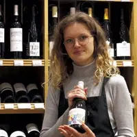 En octobre, Léa Perret a remporté la première place du concours du meilleur jeune caviste de France, réservé aux professionnels de moins de 30 ans. Un