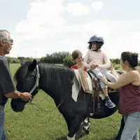 La prise en charge par l’intermédiaire du cheval peut venir en aide aux personnes souffrant de troubles multiples.