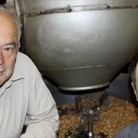 À Donzère, en Drôme provençale, la famille Morin perpétue la tradition de la chocolaterie artisanale depuis 1884. Situé au coeur du domaine familial,