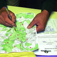 À l’issue de la promenade d’écoute, sont remises cartes et fiches de comptage. Les techniciens peuvent alors commencer leurs estimations.