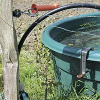 Abreuvoir muni d’un robinet installé en amont du flotteur.