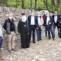 Lancé en juin 2019, le chantier consiste à reconvertir l’ancienne voie de chemin de fer reliant Florac à Sainte-Cécile-d’Andorge (Gard) en voie verte