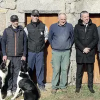 De gauche à droite : Stéphanie Bourrier Astruc, David Bourrier, Manuel Fournier, Jean-Louis Bourrier, Xavier Meyrueix, directeur de la Safer et Éric C